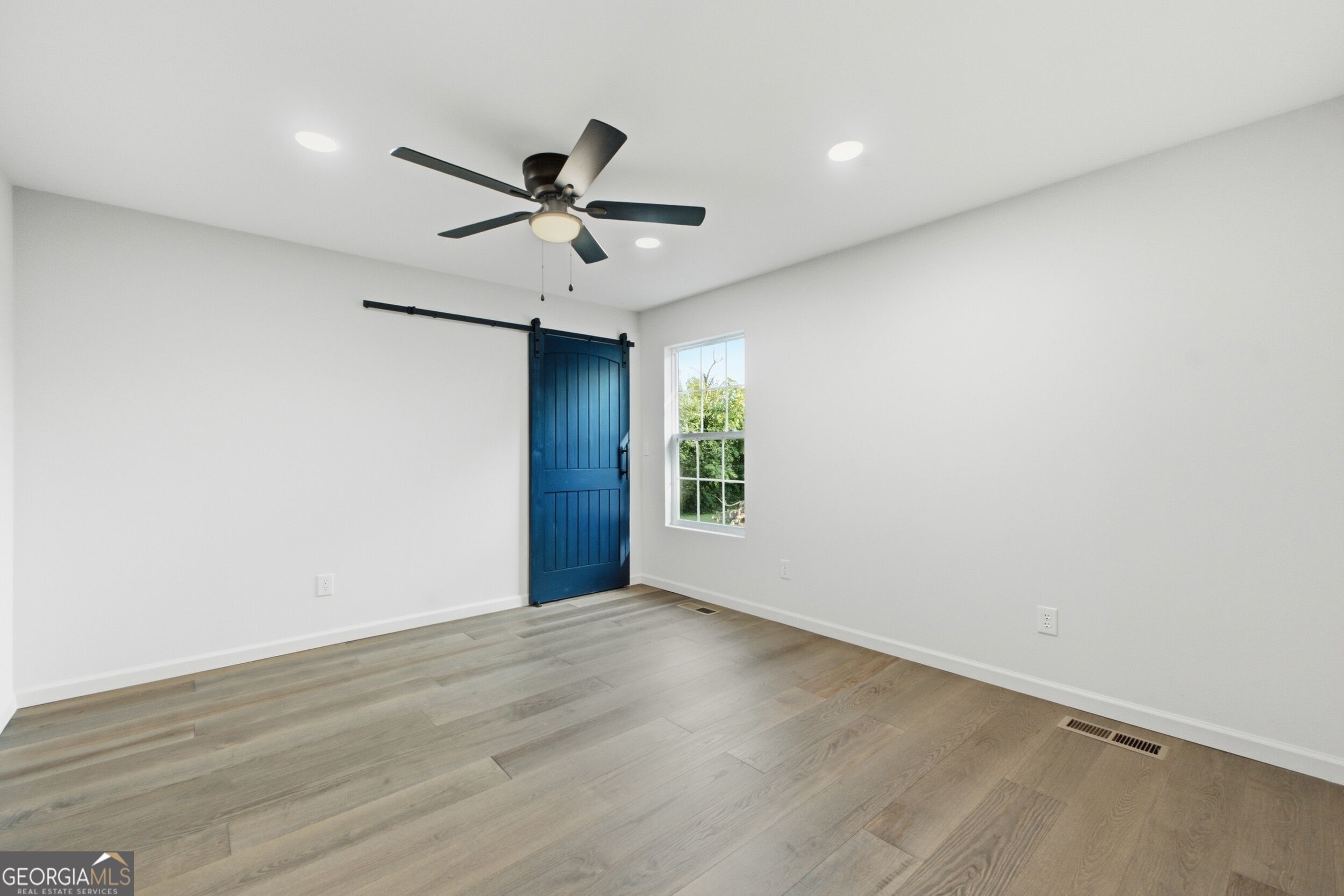 5709 High Street Property Photo 13