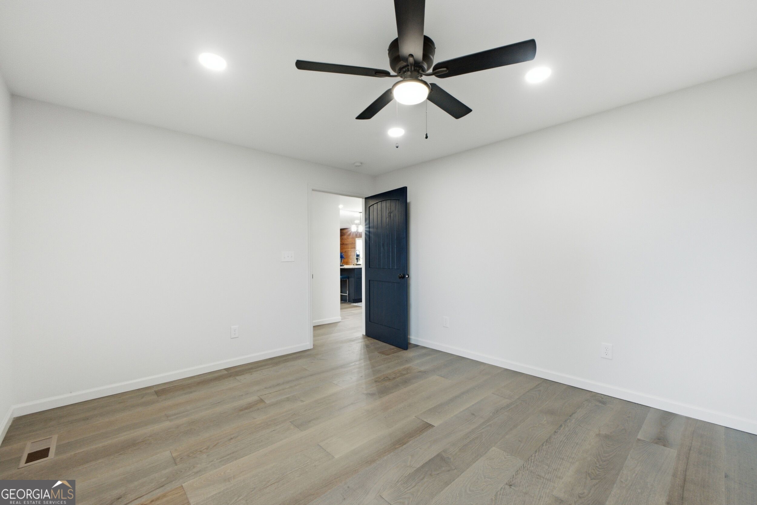 5709 High Street Property Photo 14