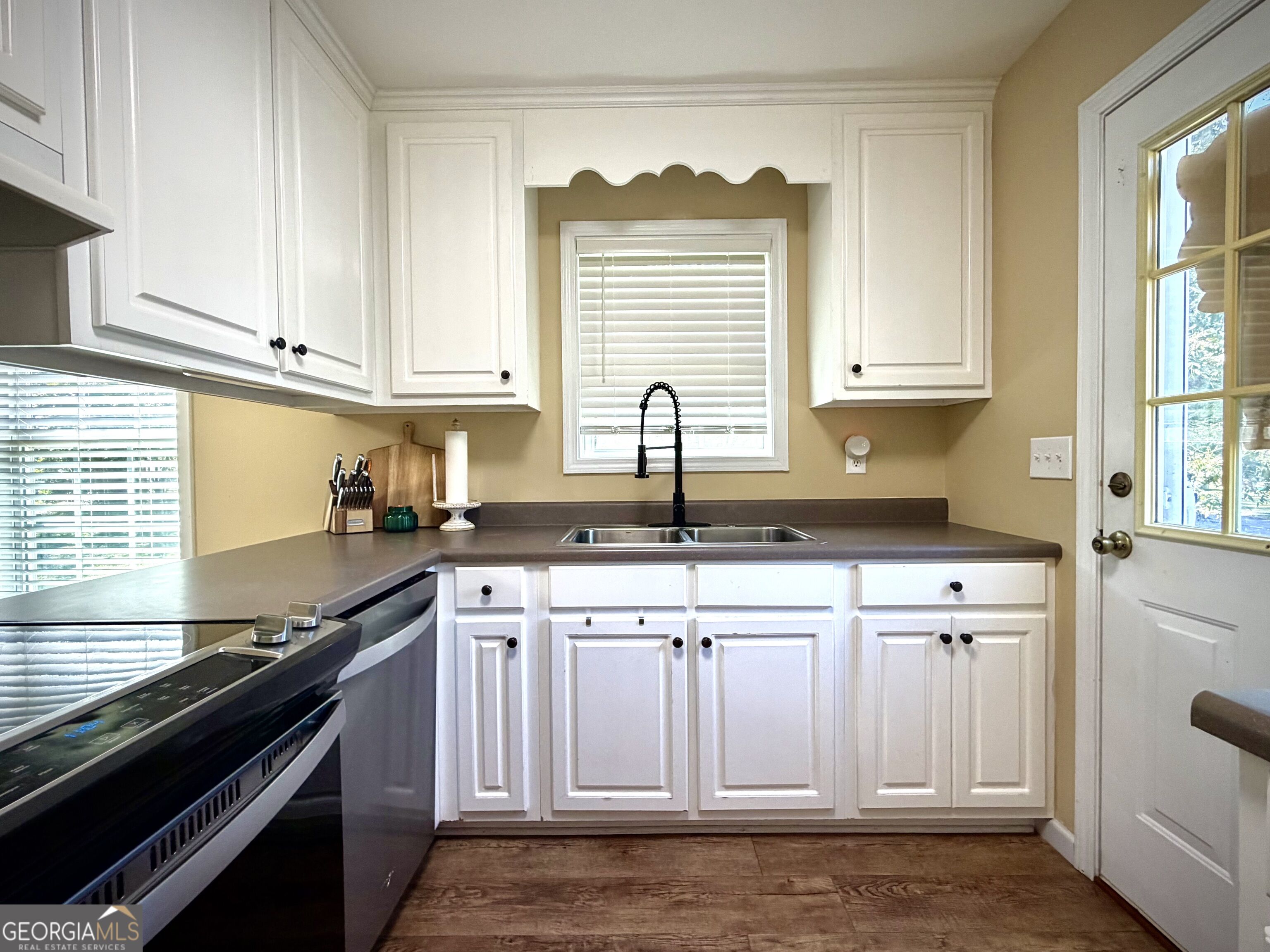 224 North Avenue Property Photo 3