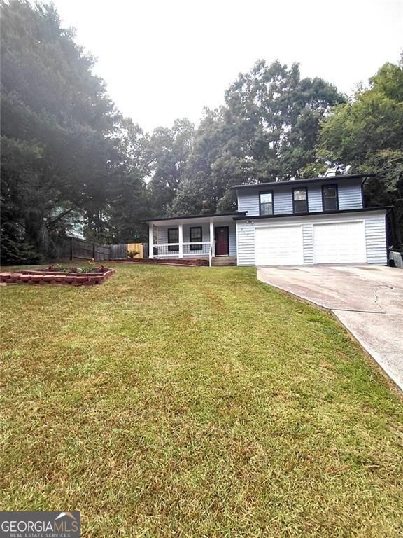 817 Forest Path Property Photo 2
