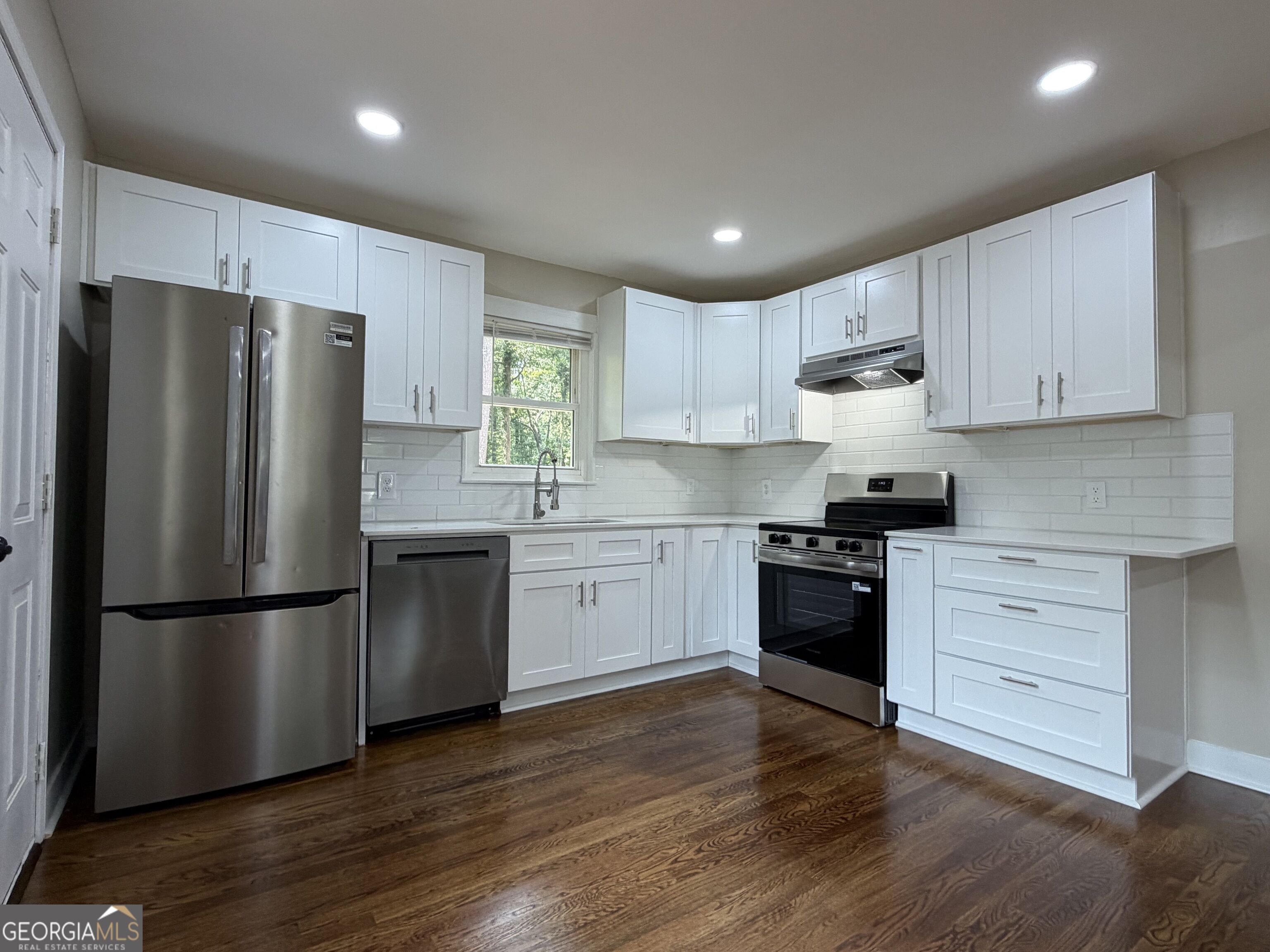 897 Wanda Circle Property Photo 3