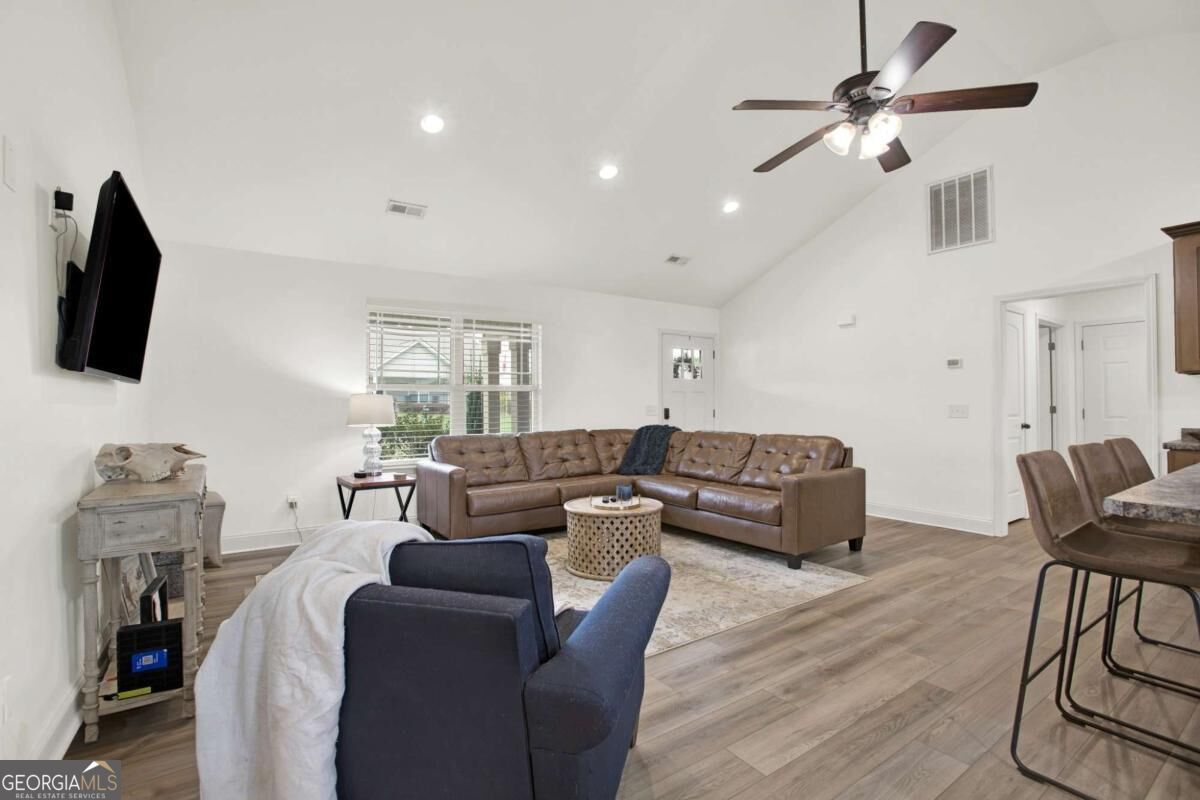 210 Madison Drive Sw Property Photo 8