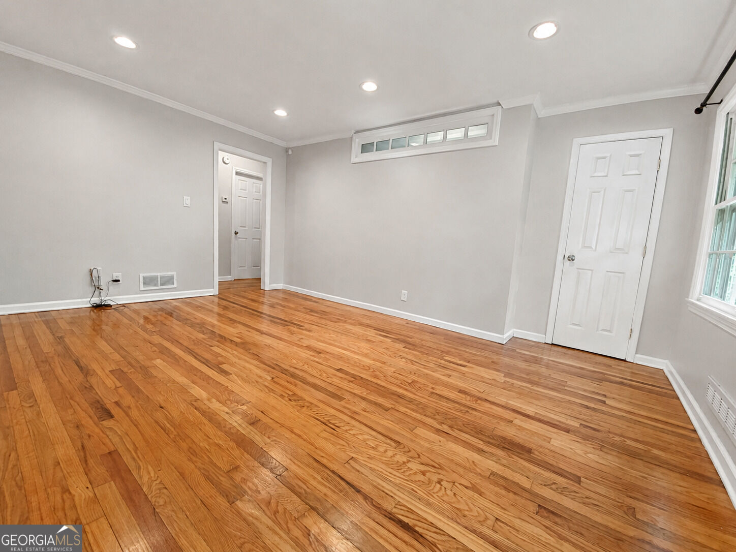 1010 Scott Circle Property Photo 6