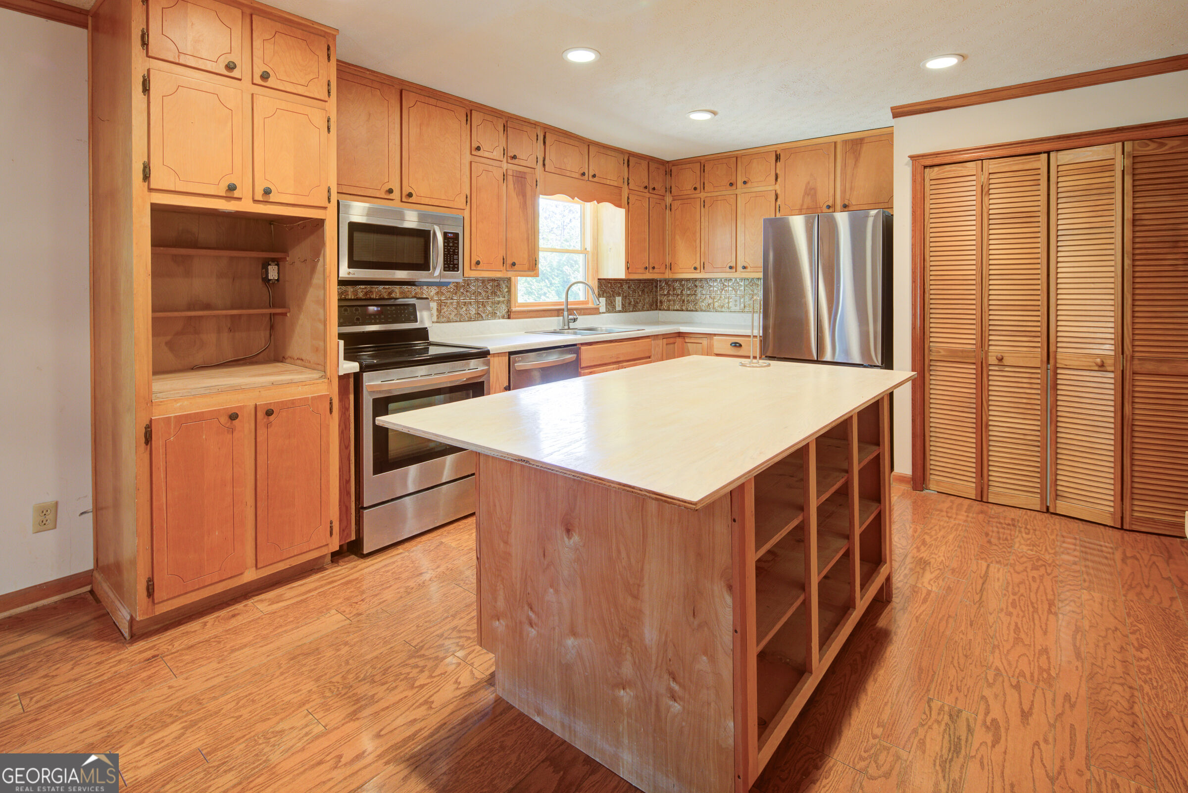 120 Windy Hill Drive Property Photo 8