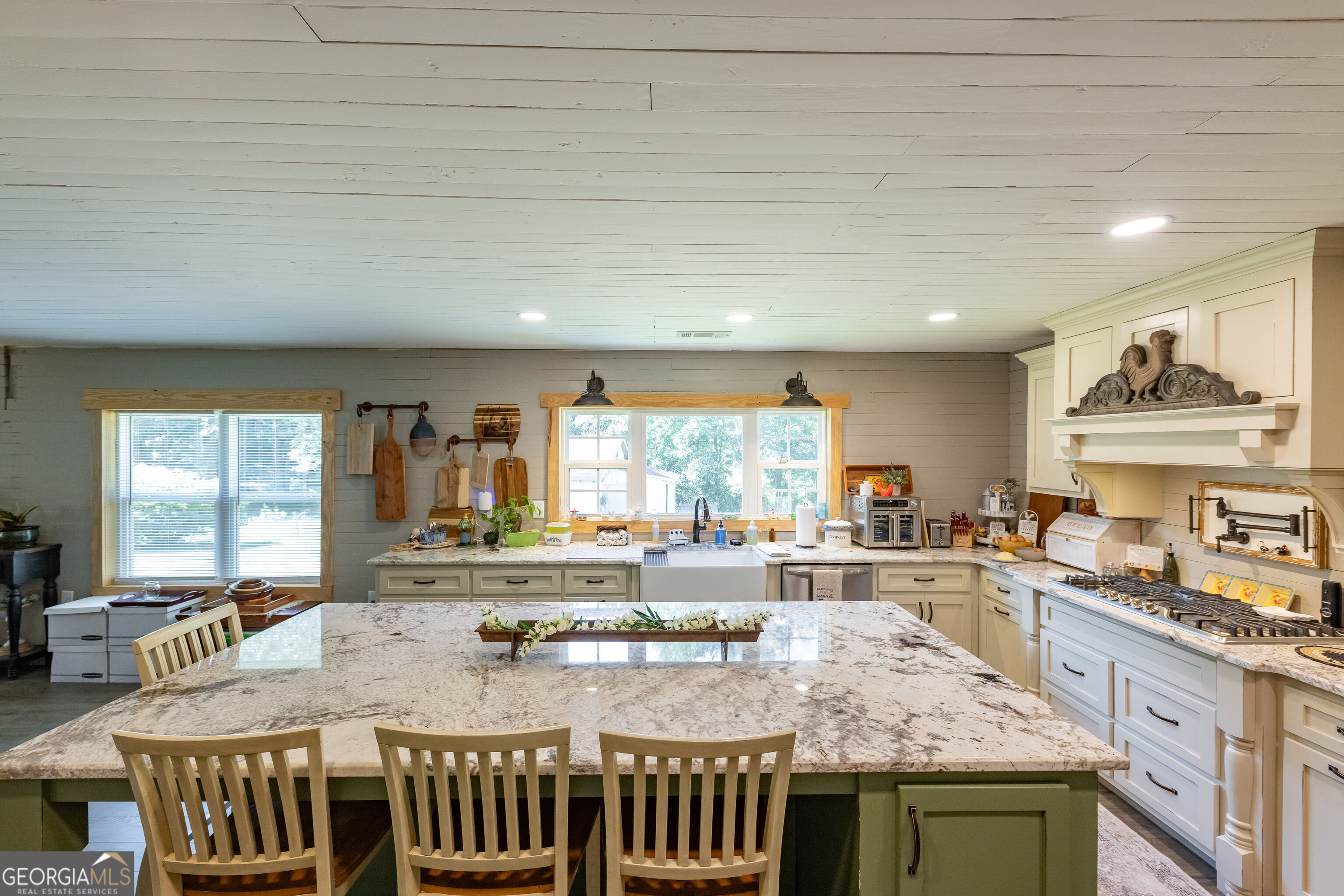 655 White Road Property Photo 1