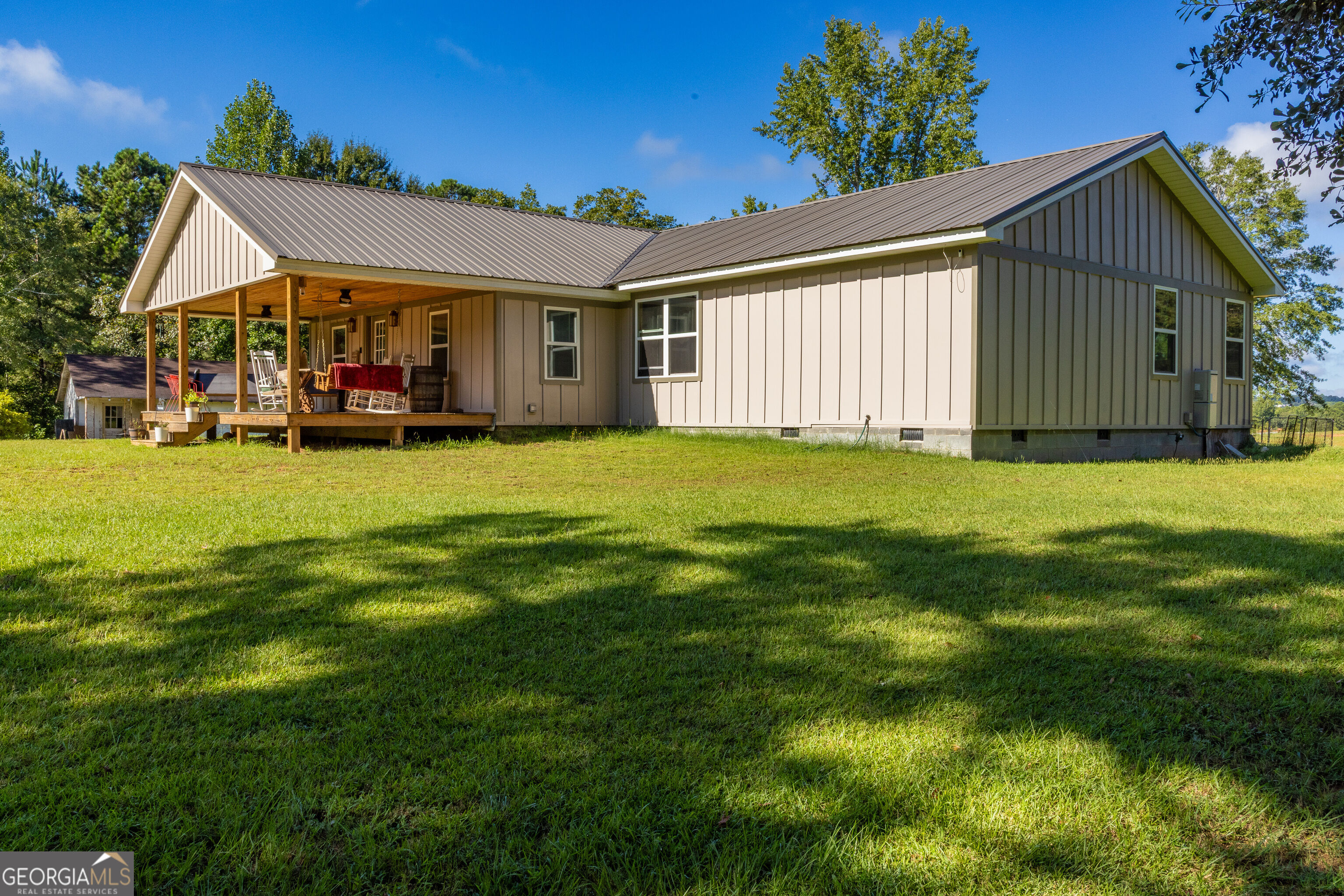 655 White Road Property Photo 4