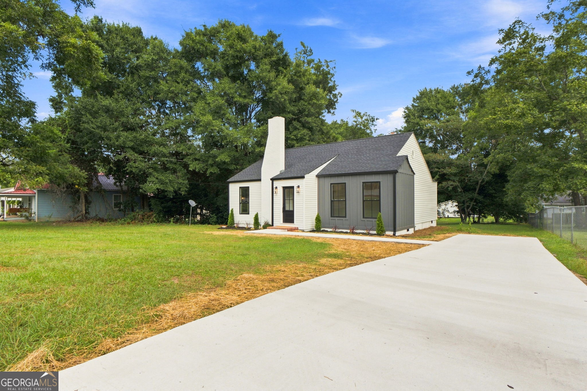 515 E Lee Street Property Photo 2