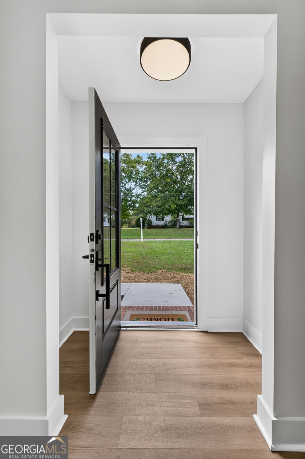 515 E Lee Street Property Photo 4
