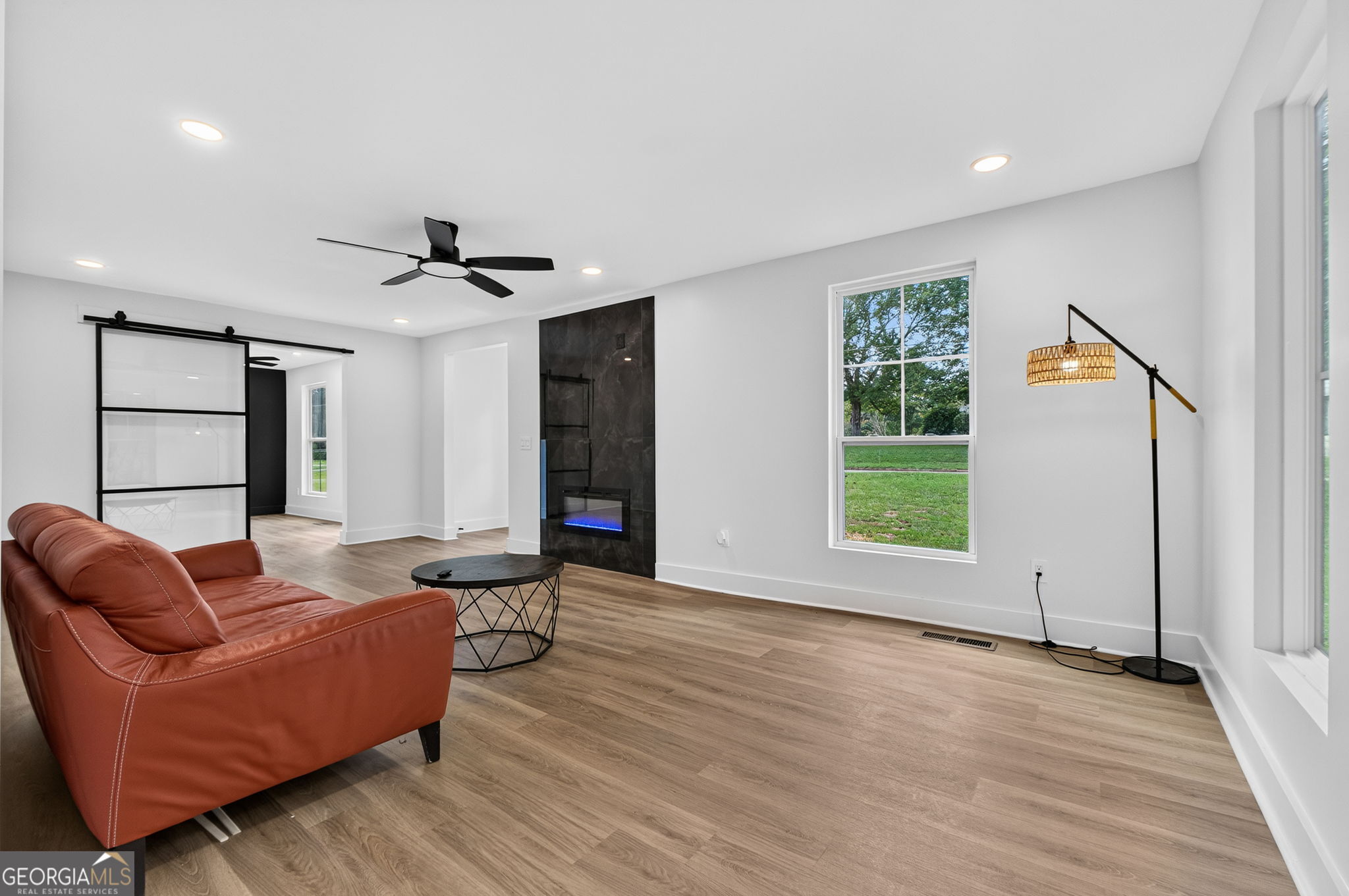 515 E Lee Street Property Photo 6