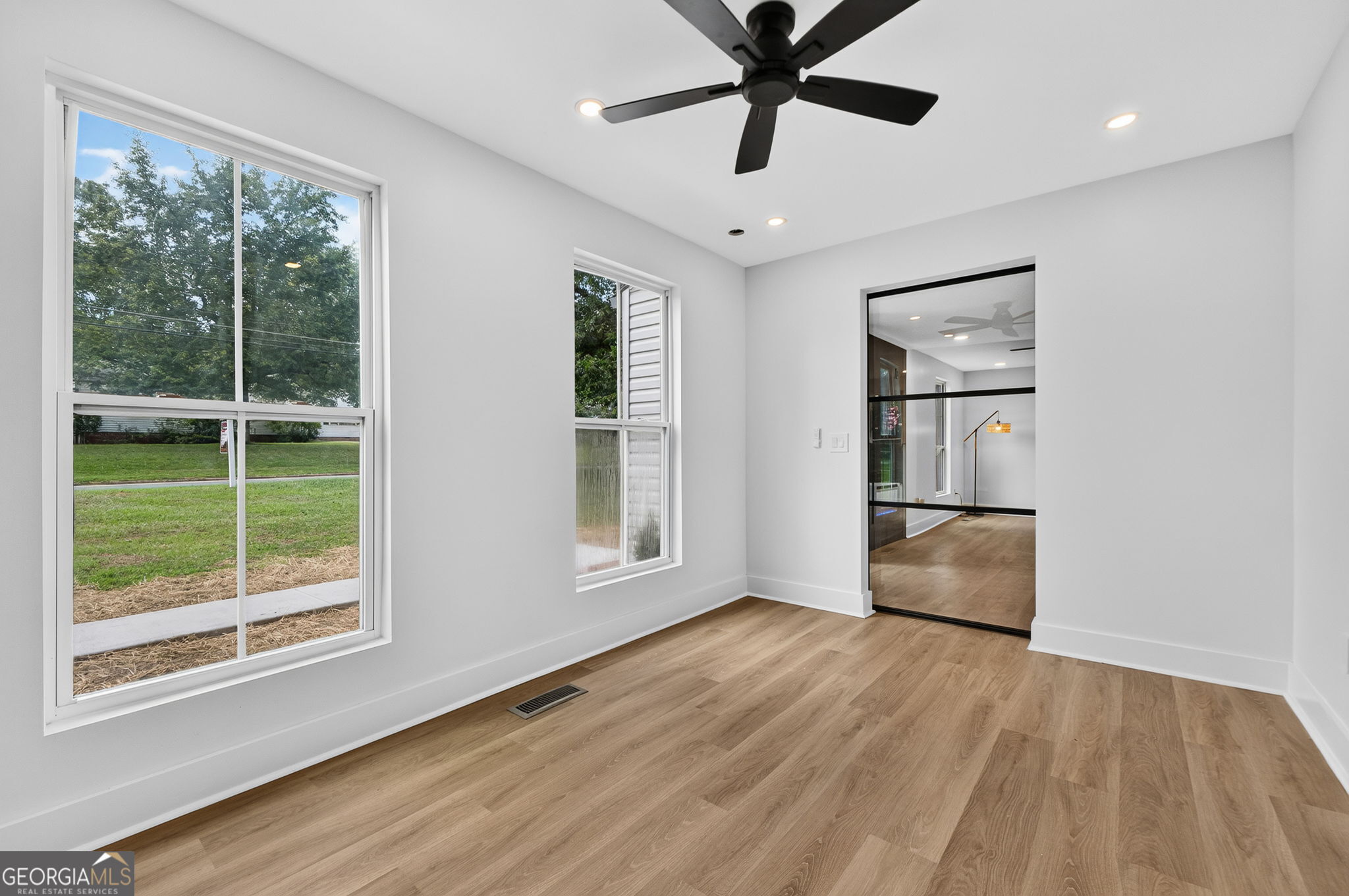 515 E Lee Street Property Photo 9