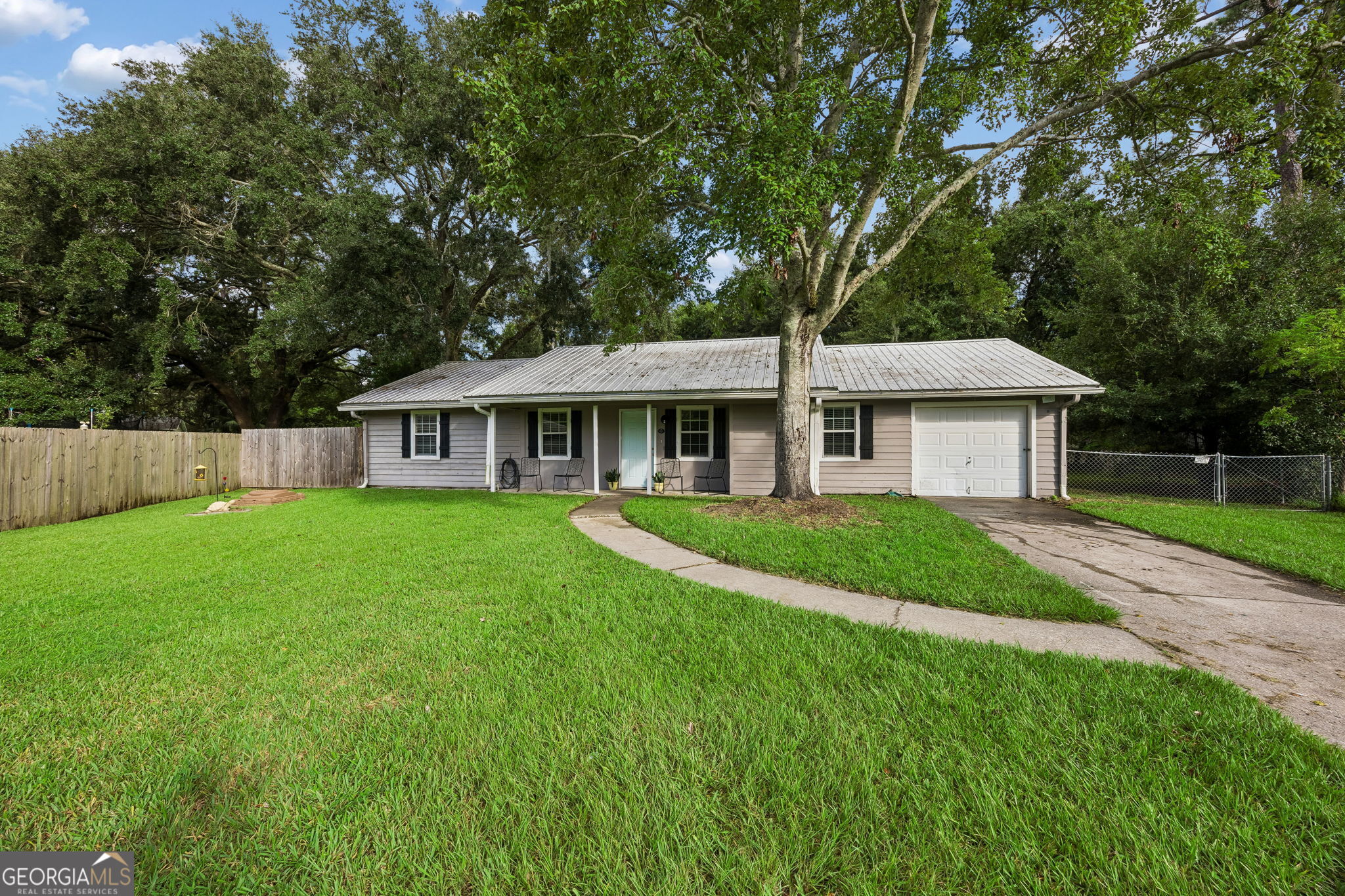 102 Richardson Court Property Photo 3