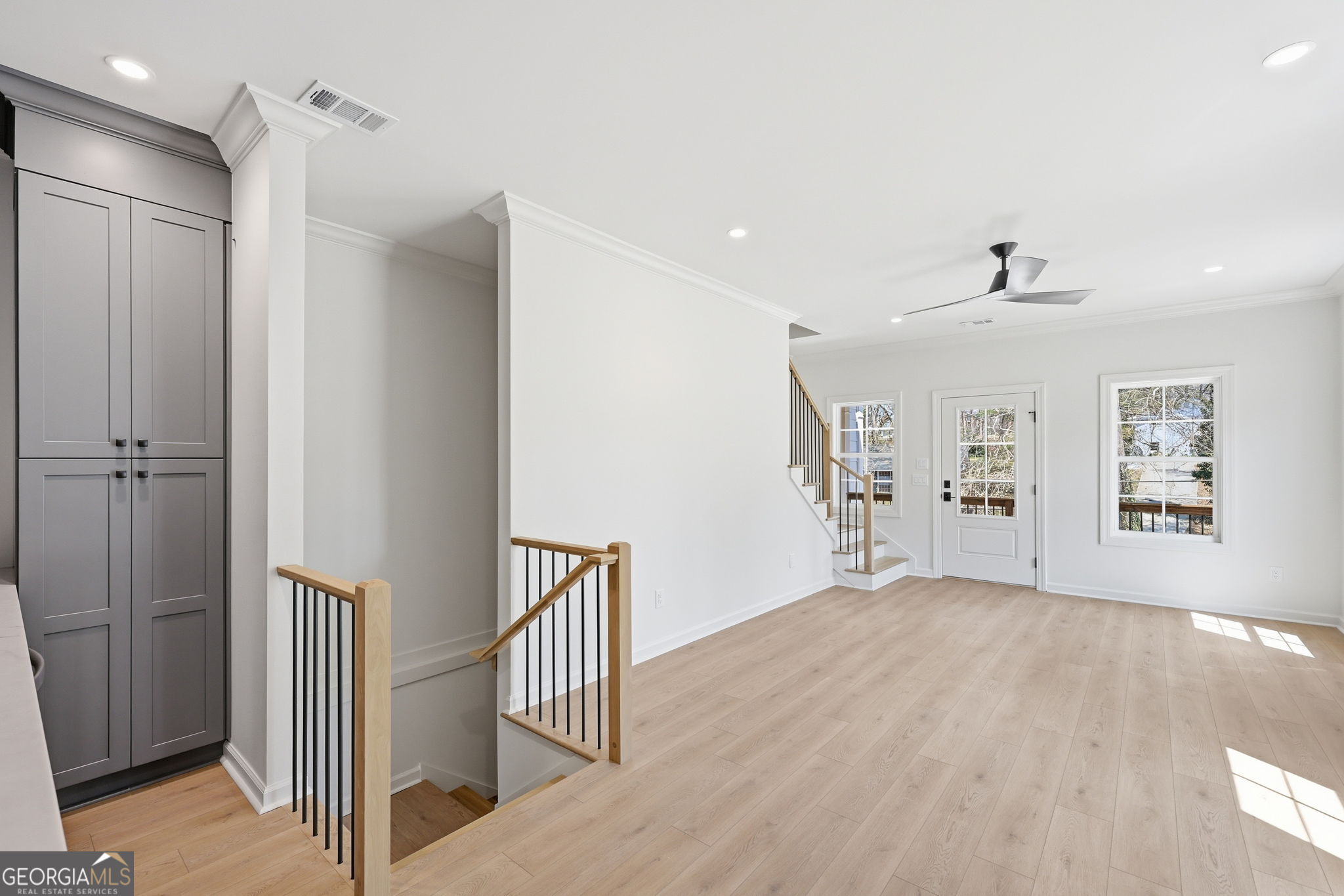 1121 Riverside Terrace Property Photo 3