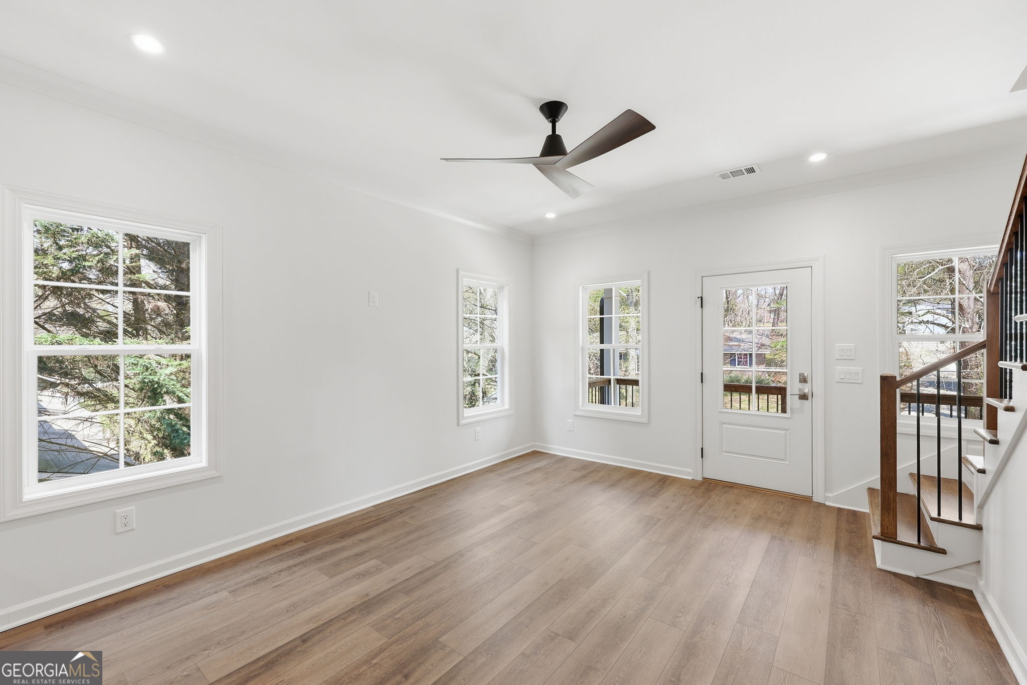 1123 Riverside Terrace Property Photo 4