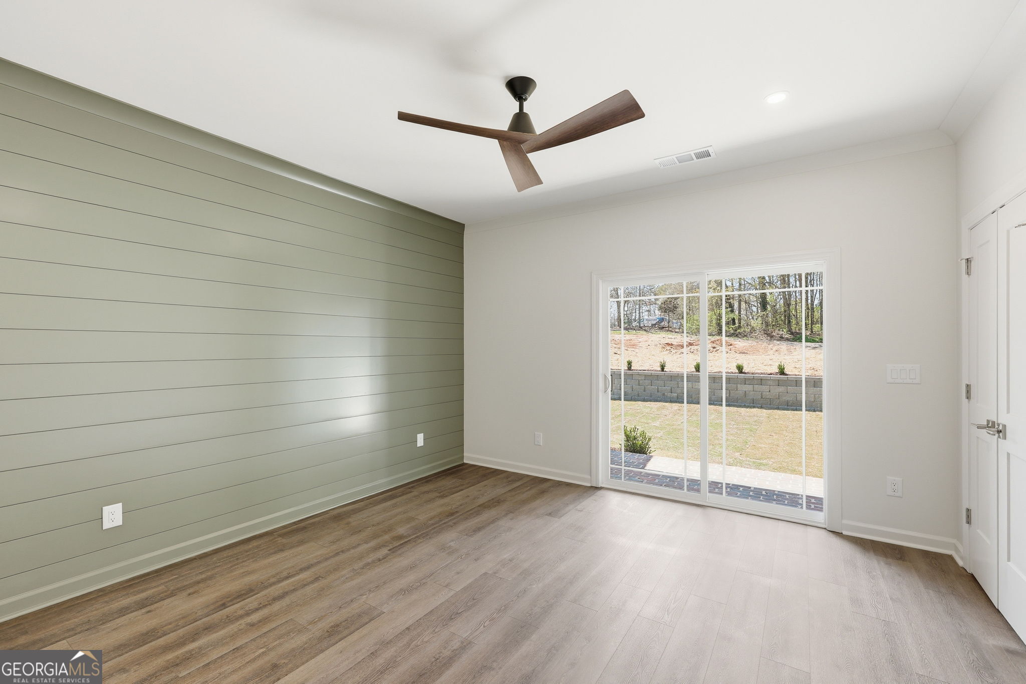 1123 Riverside Terrace Property Photo 8