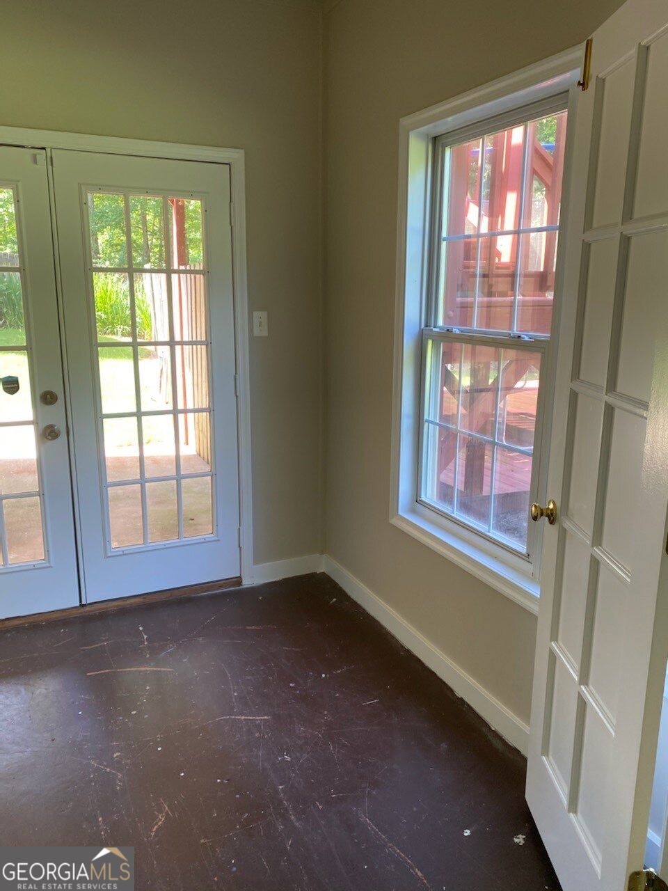 6170 Devonshire Drive Property Photo 2