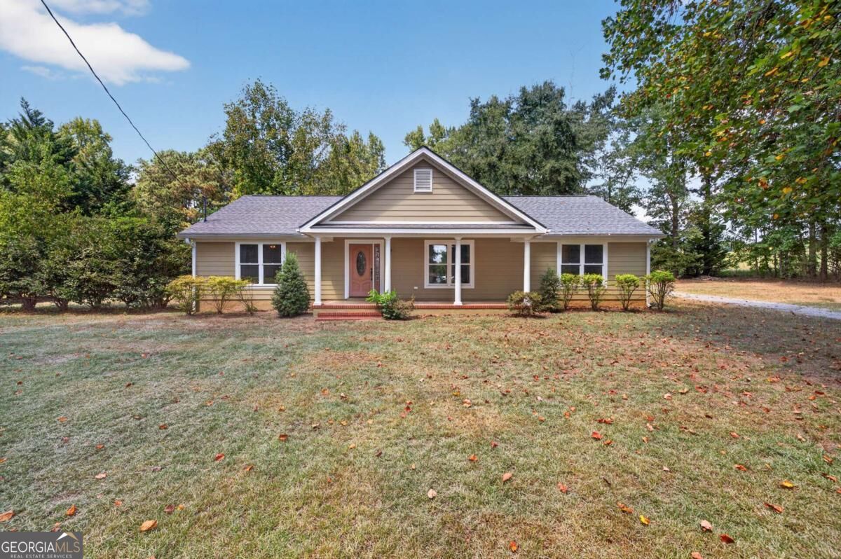 138 Lakeshore Circle Ne Property Photo 1