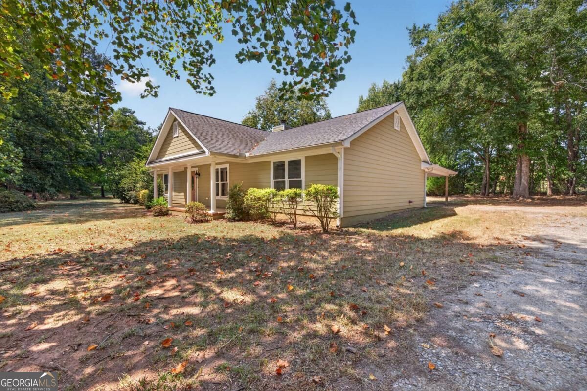 138 Lakeshore Circle Ne Property Photo 2