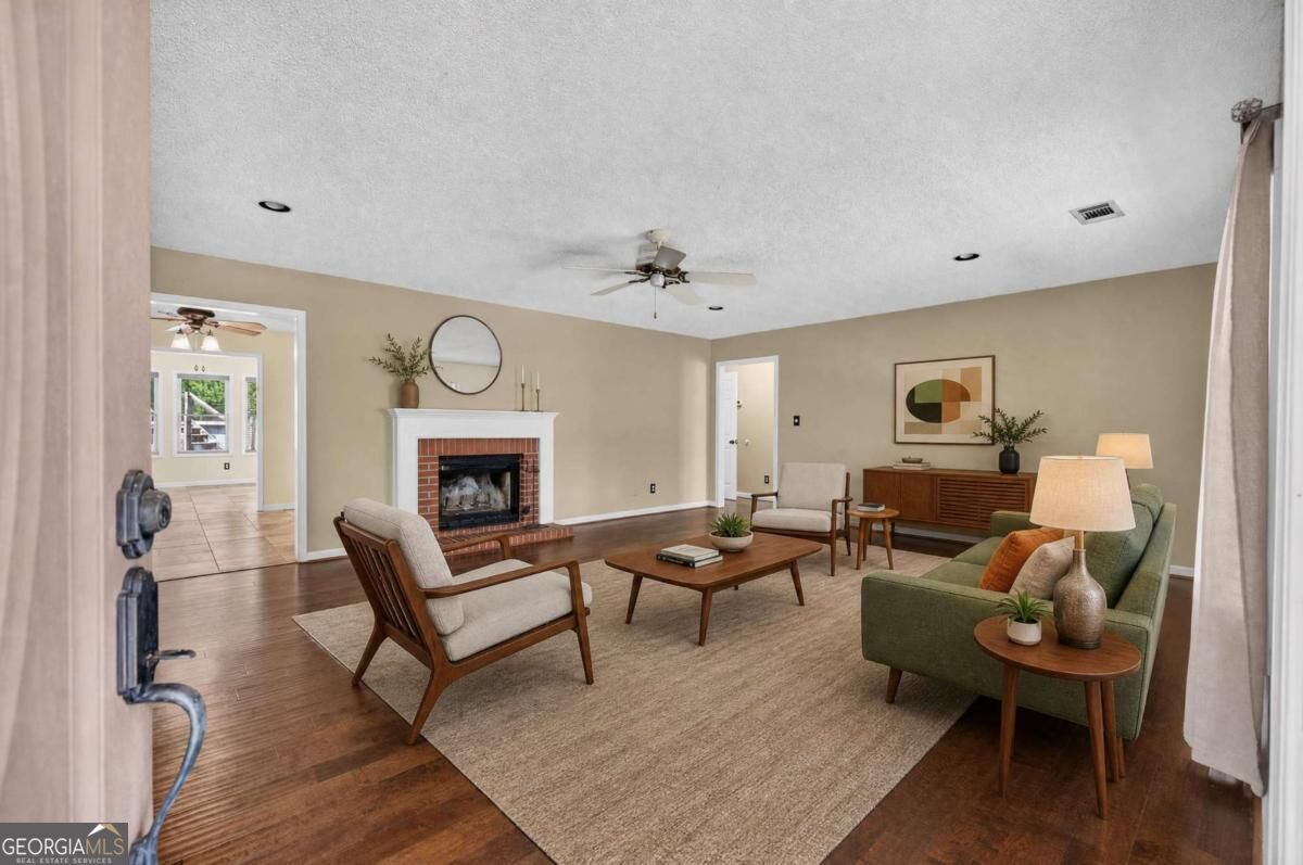 138 Lakeshore Circle Ne Property Photo 5