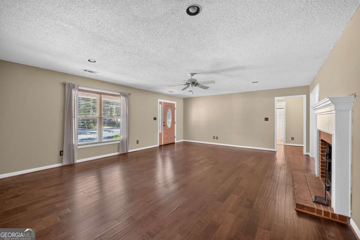 138 Lakeshore Circle Ne Property Photo 6