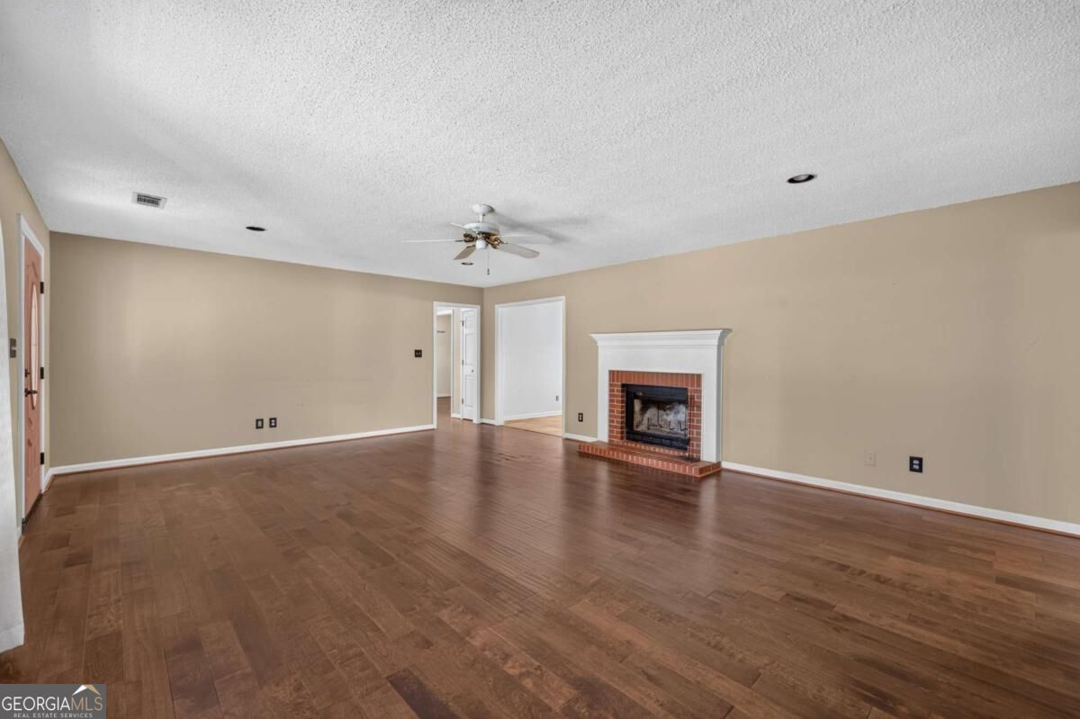138 Lakeshore Circle Ne Property Photo 7