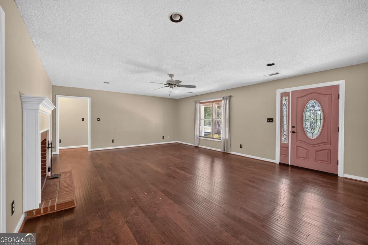 138 Lakeshore Circle Ne Property Photo 8