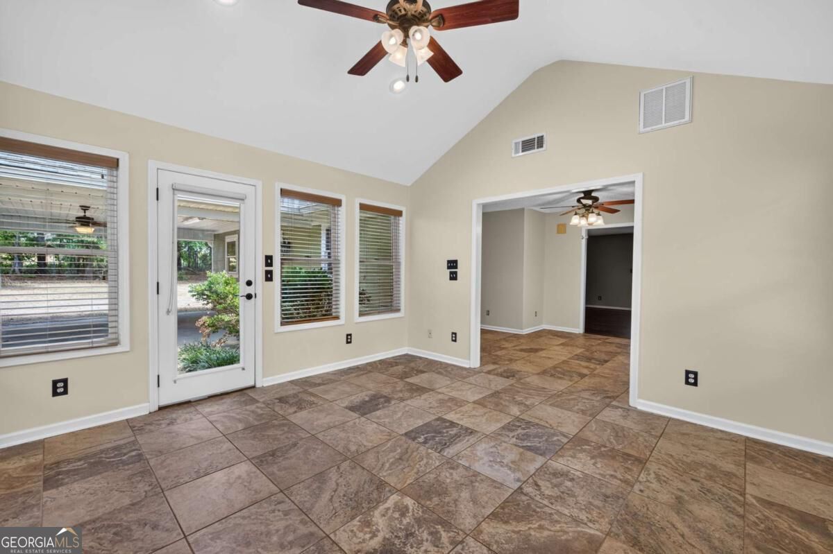 138 Lakeshore Circle Ne Property Photo 14