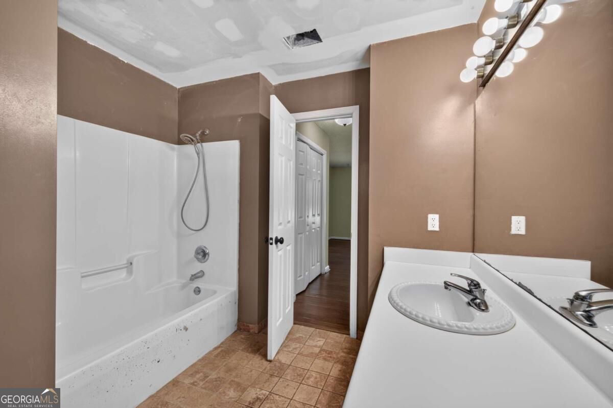 138 Lakeshore Circle Ne Property Photo 28