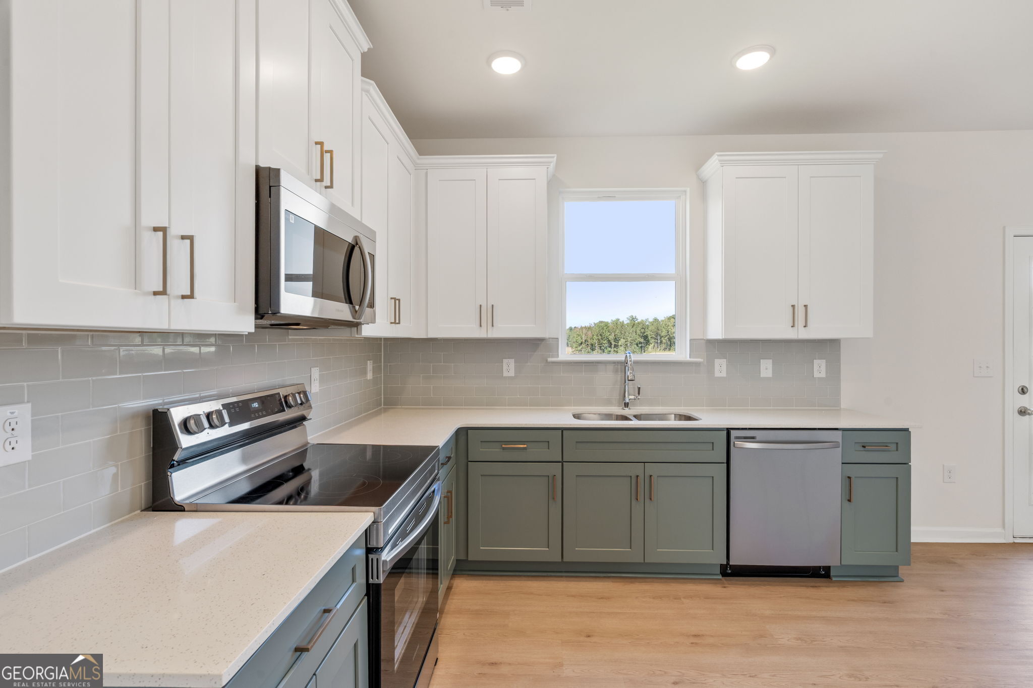 8136 Pine Ridge Road Property Photo 6
