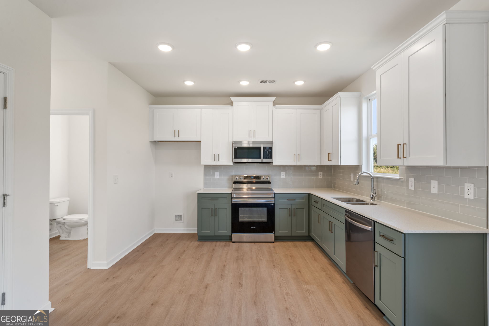 8136 Pine Ridge Road Property Photo 7