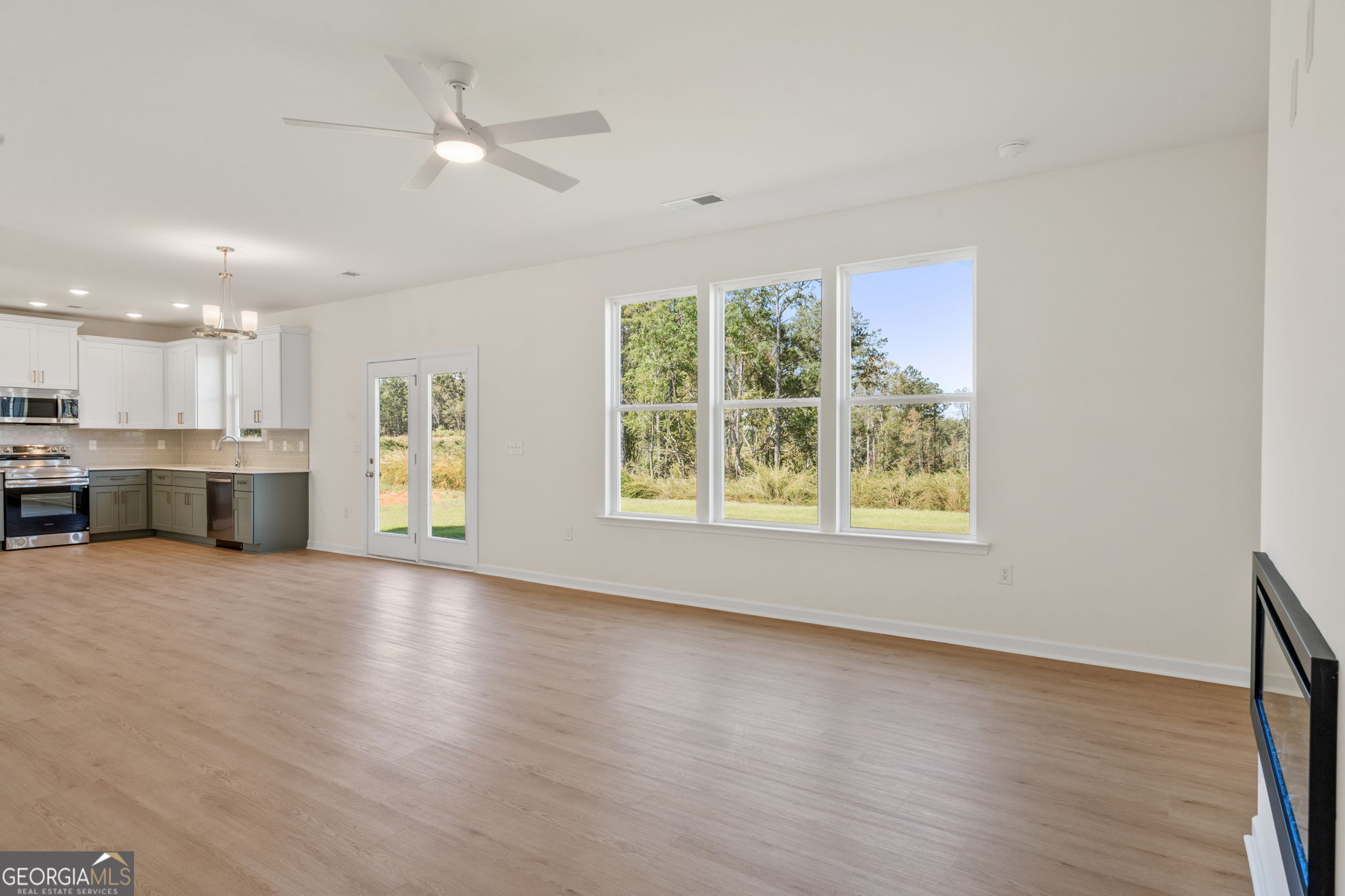 8136 Pine Ridge Road Property Photo 8