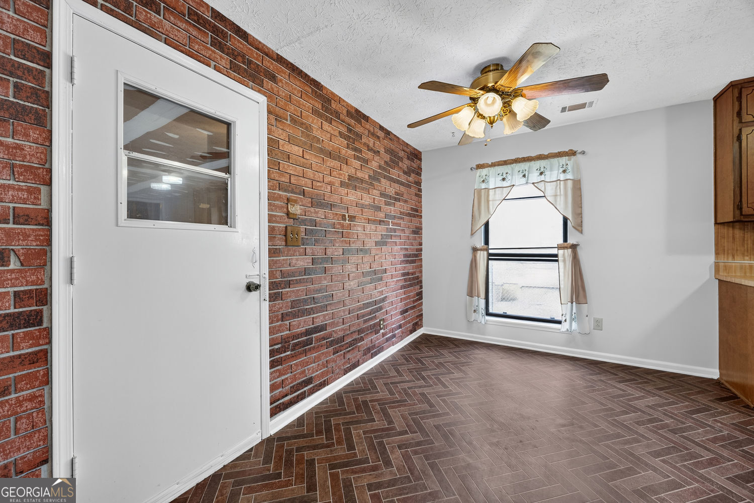 5805 Vernier Drive Sw Property Photo 10