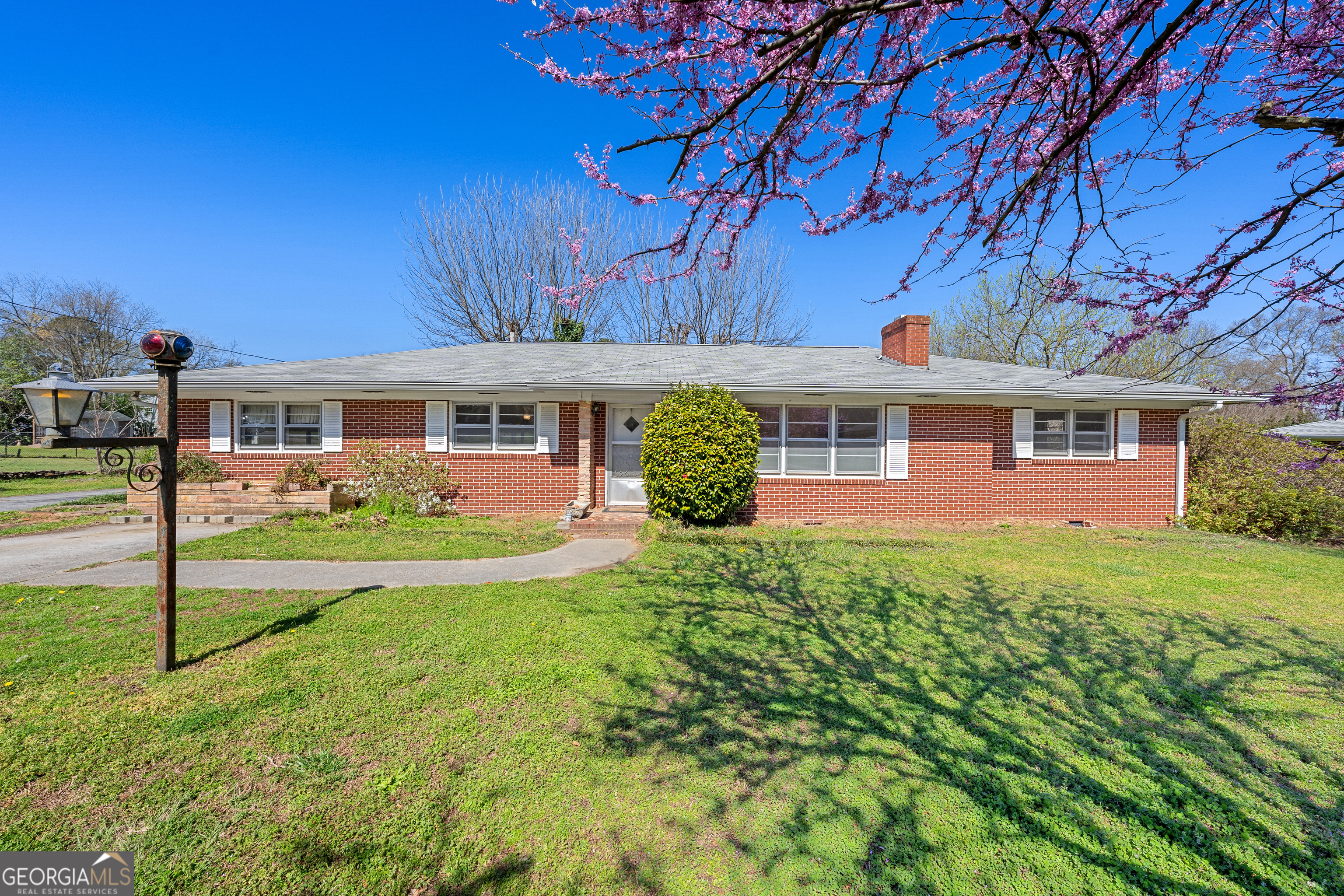 868 Fairview Avenue Property Photo 3