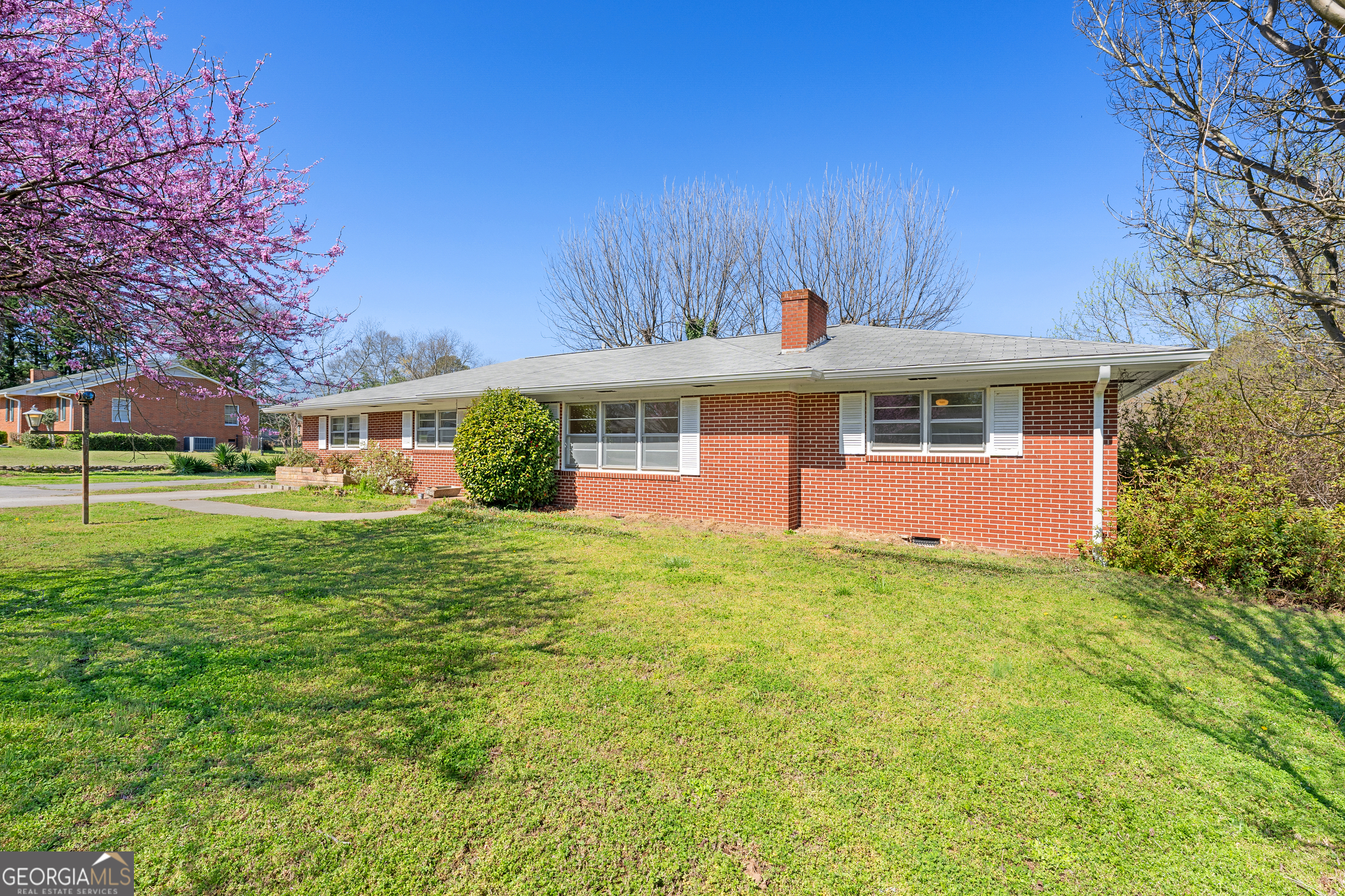 868 Fairview Avenue Property Photo 4