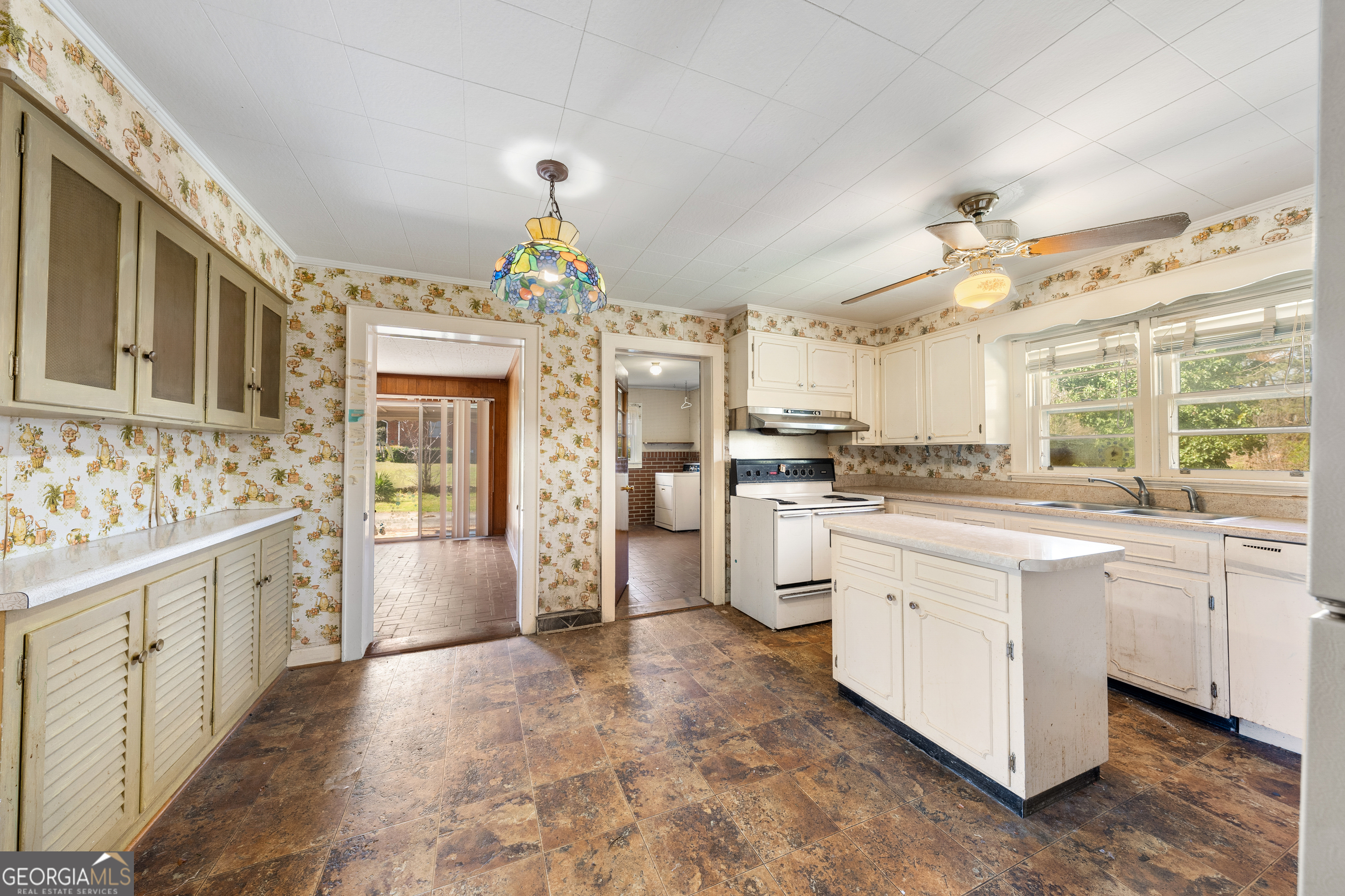 868 Fairview Avenue Property Photo 10