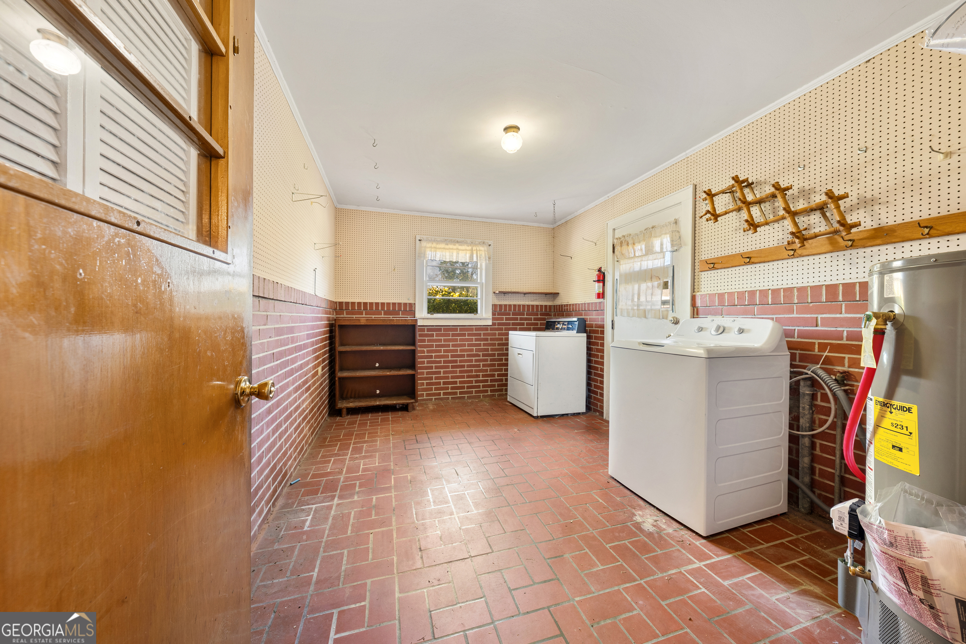 868 Fairview Avenue Property Photo 28