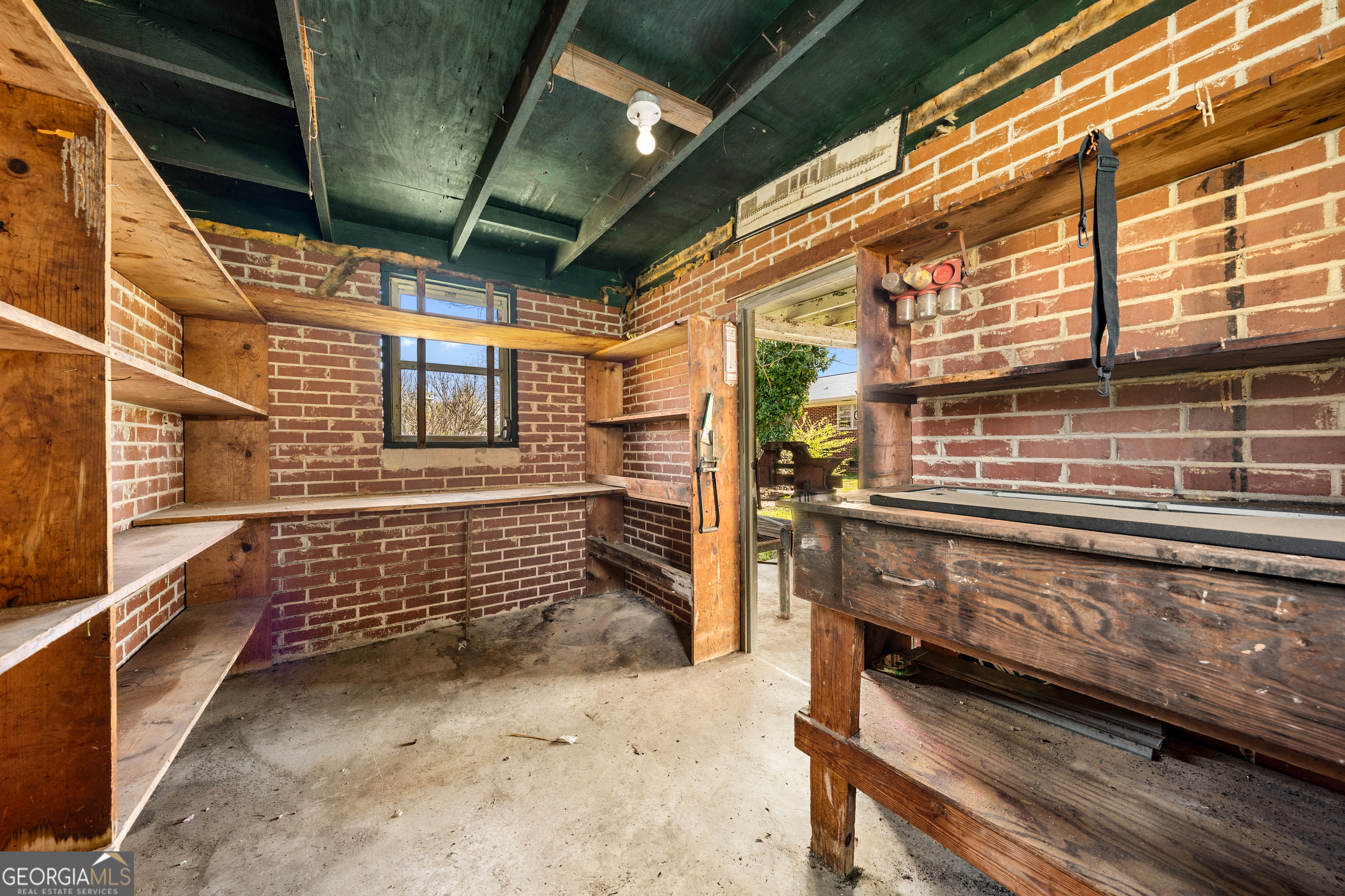 868 Fairview Avenue Property Photo 31