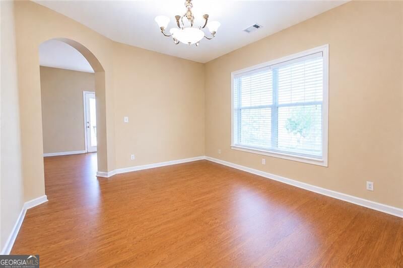 300 Hampton Place Property Photo 6