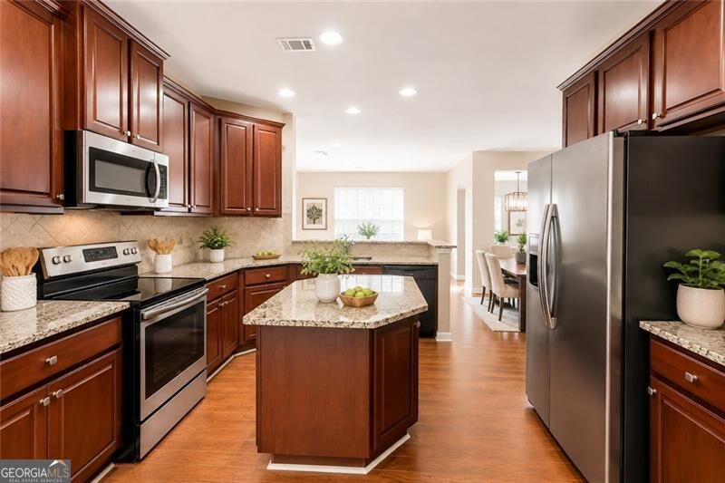 300 Hampton Place Property Photo 8