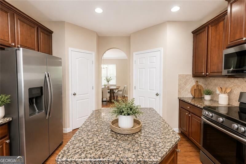 300 Hampton Place Property Photo 9