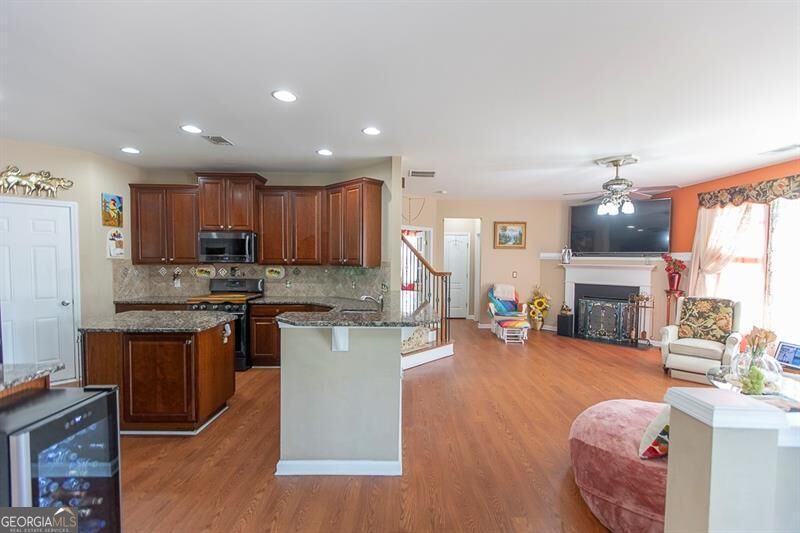 300 Hampton Place Property Photo 14