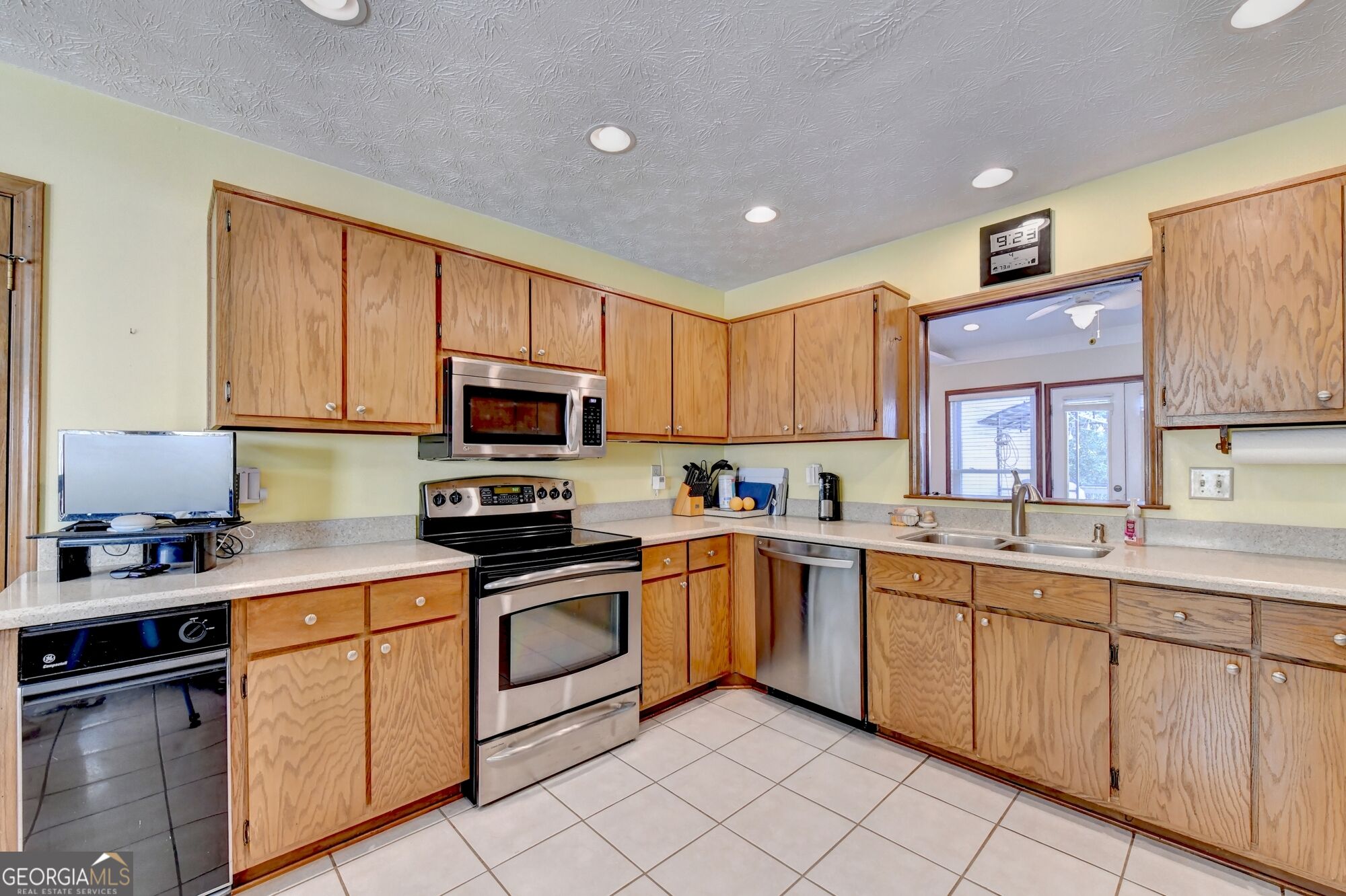 2100 Oak Village Lane Property Photo 10