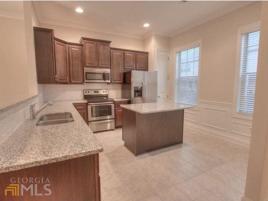 2415 Tenor Lane Property Photo 8