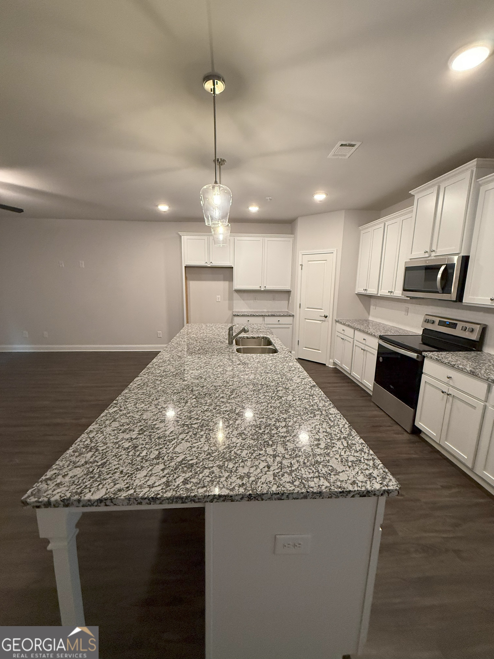 2576 Mills Commons Drive Property Photo 8