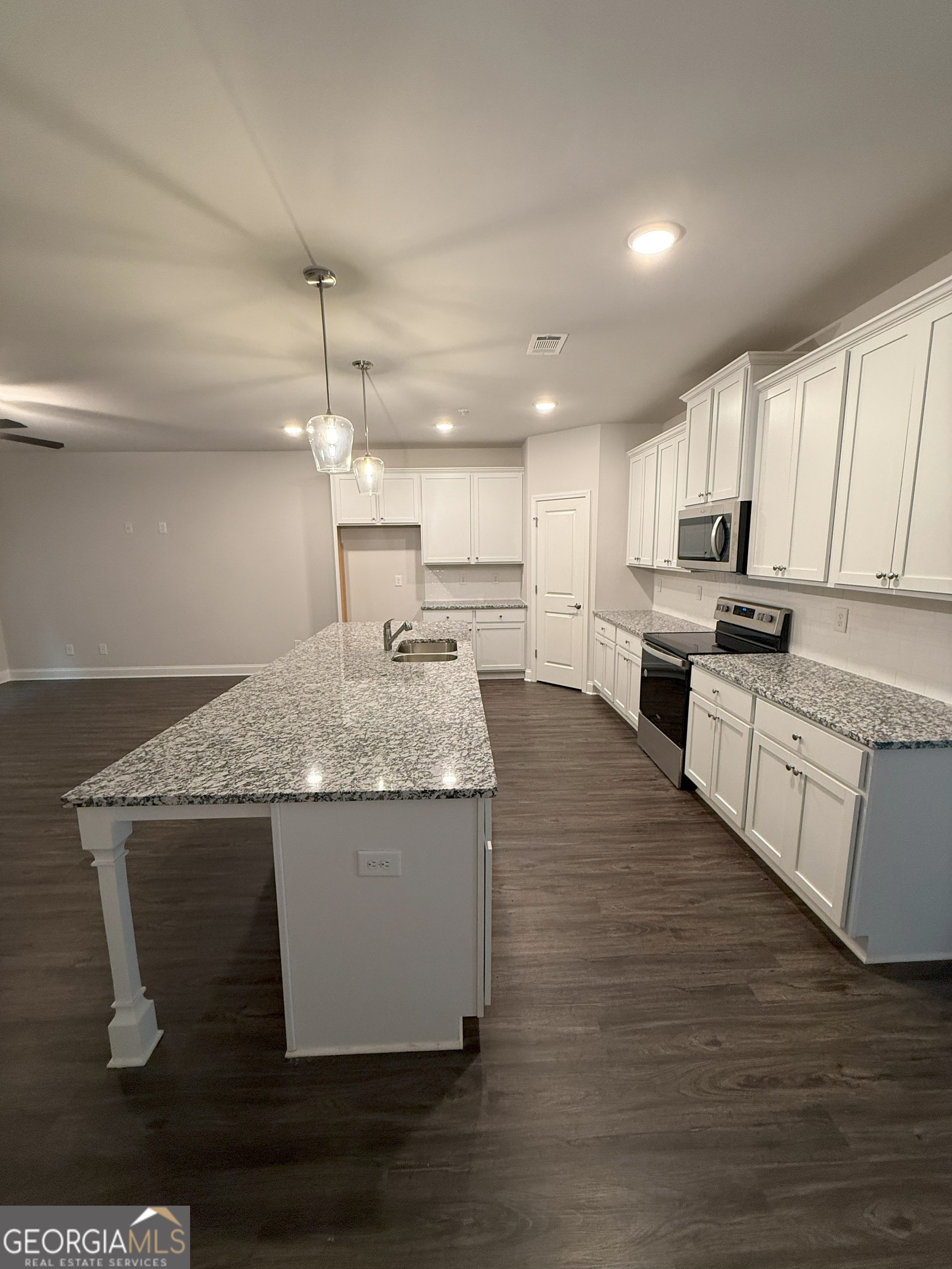 2576 Mills Commons Drive Property Photo 13
