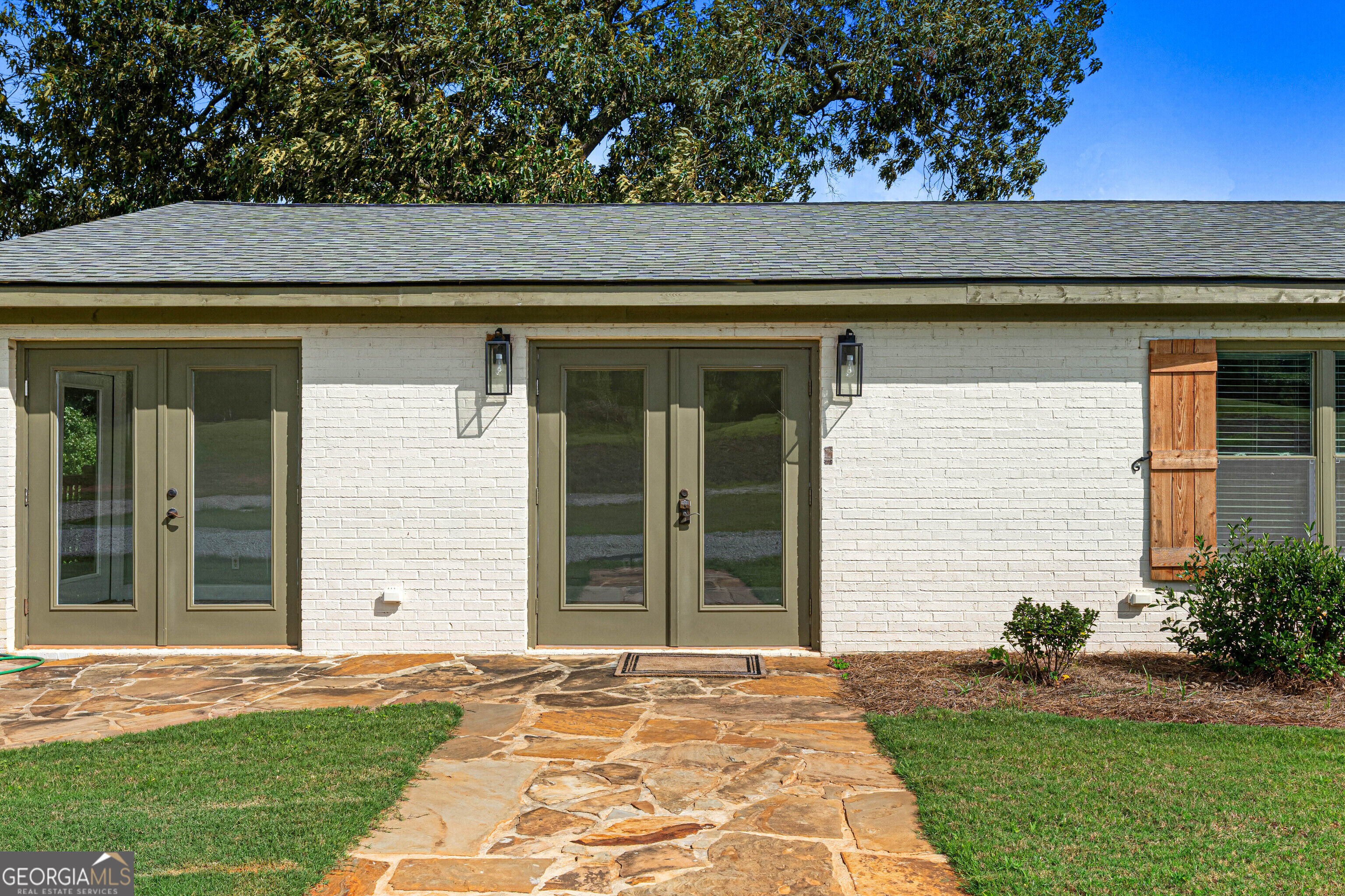 1 Legacy Lane Property Photo 4