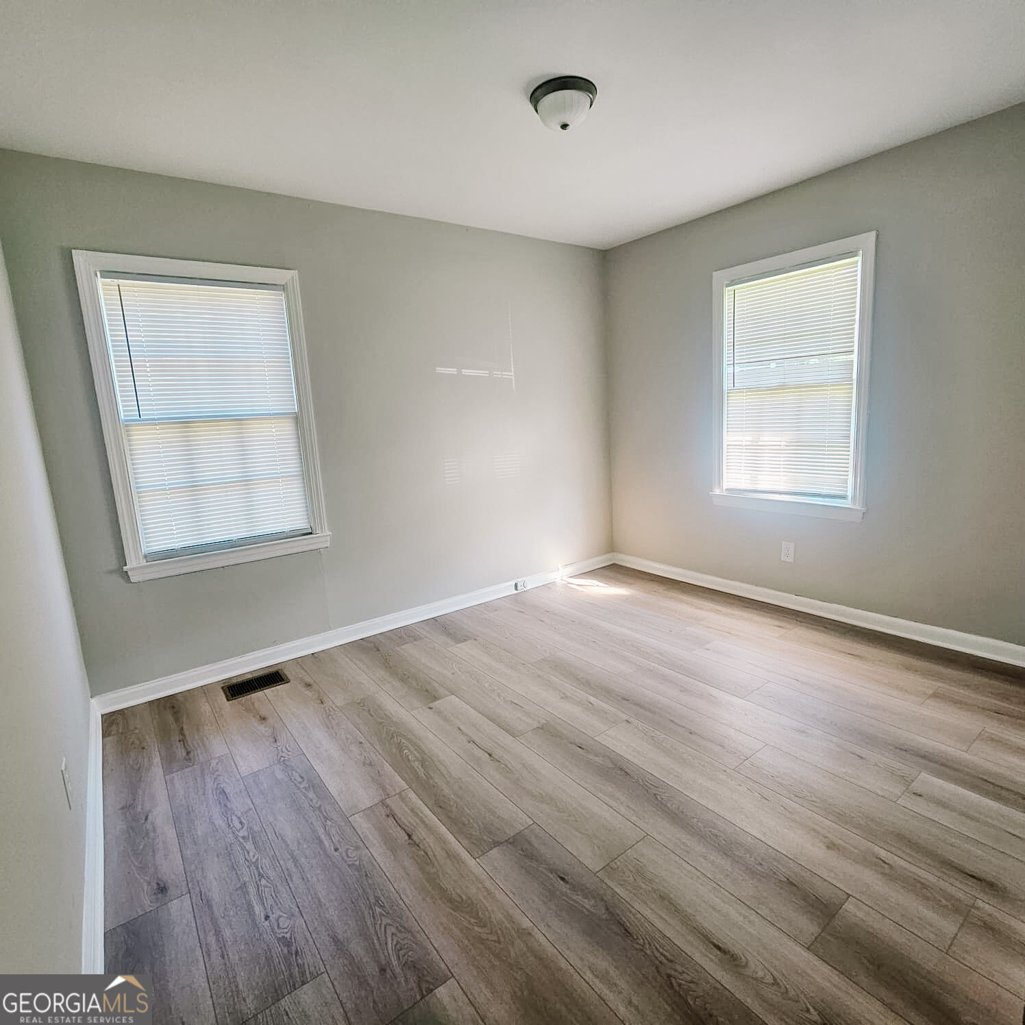 203 Briardale Avenue Property Photo 8