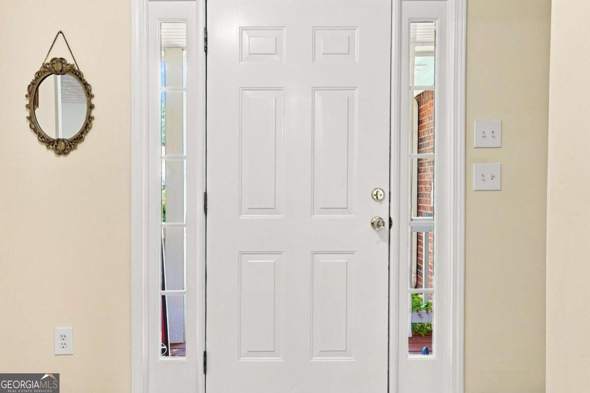 5821 Silverthorn Drive Property Photo 7