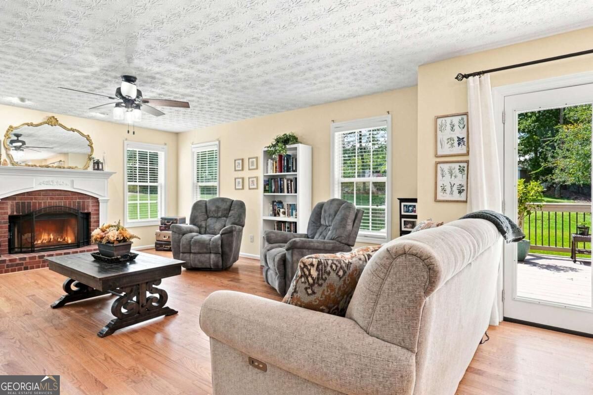 5821 Silverthorn Drive Property Photo 11