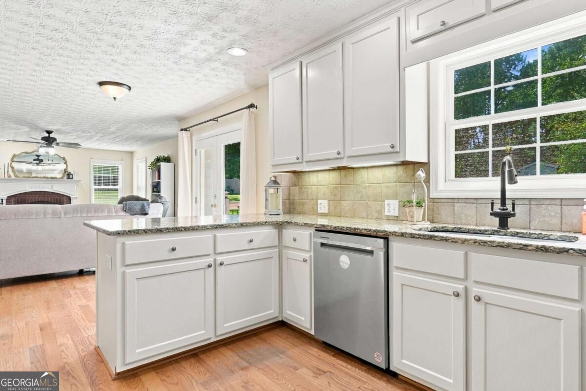 5821 Silverthorn Drive Property Photo 15