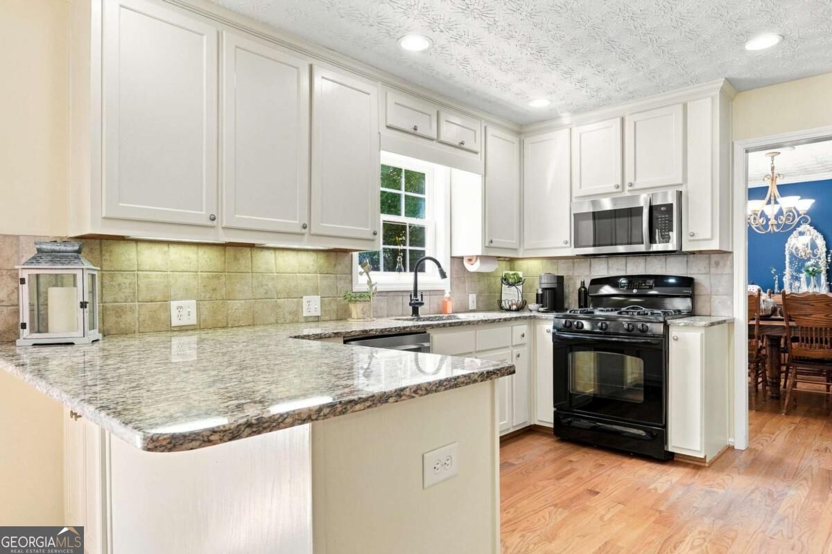 5821 Silverthorn Drive Property Photo 16